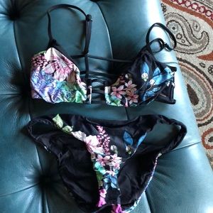 O’Neil swimsuit size M. Tags have been removed.